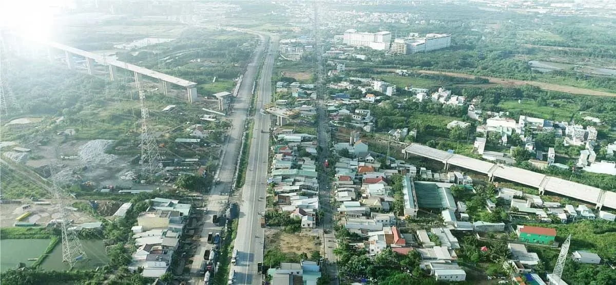 HÌnh ảnh thực tế Cao tốc Bến Lức – Long Thành đoạn giao lộ Nguyễn Hữu Thọ & Nguyễn Văn Tạo đang thi công gần hoàn thiện